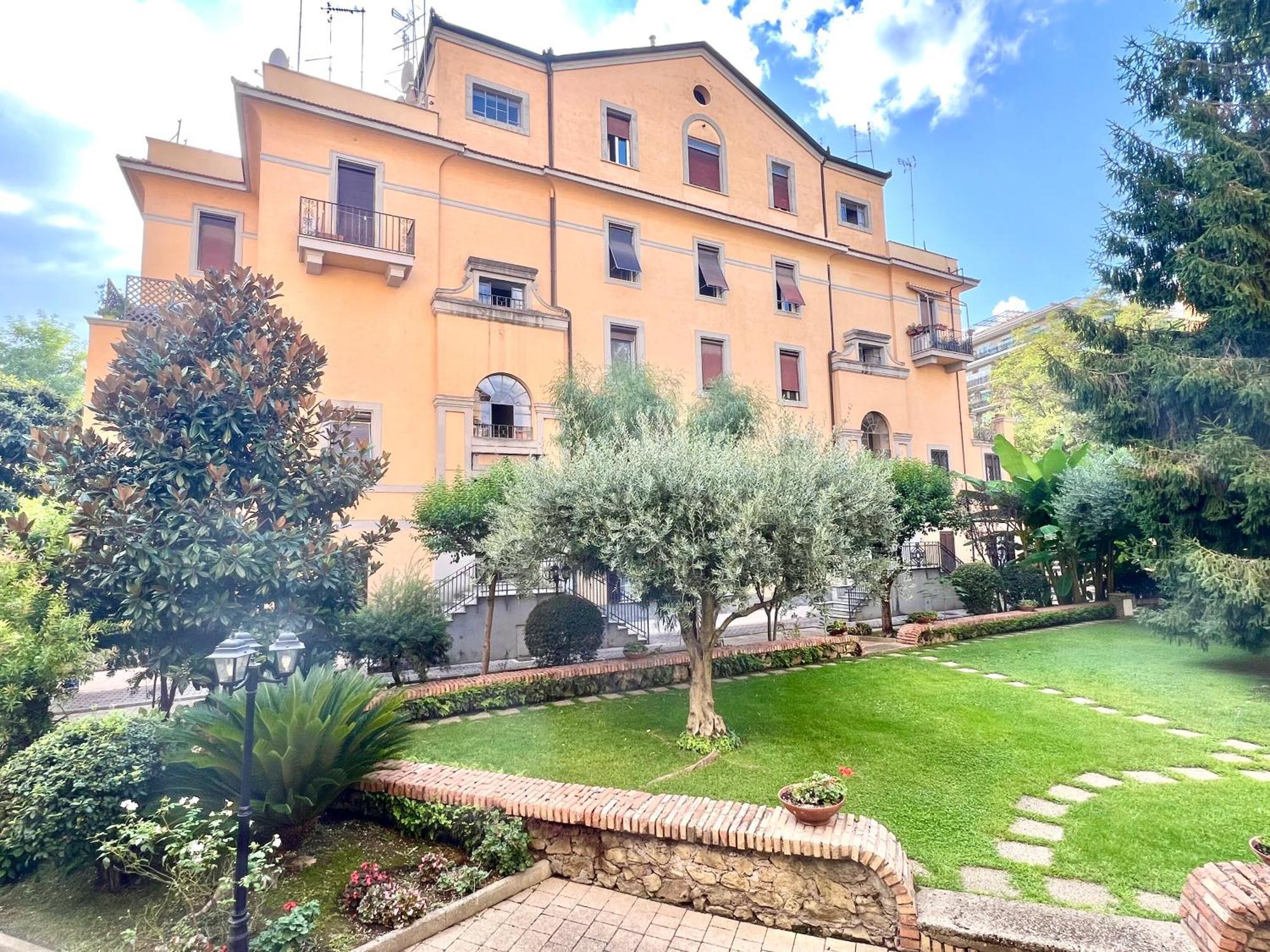 The Stylish At Ponte Milvio